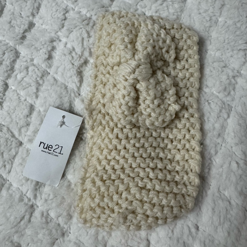 Rue21 Cream Knit Headband with Button